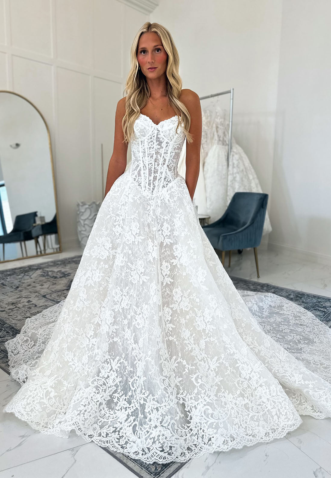 Elegant Lace Sweetheart Sleeveless A-Line Floor-Length Wedding Dress