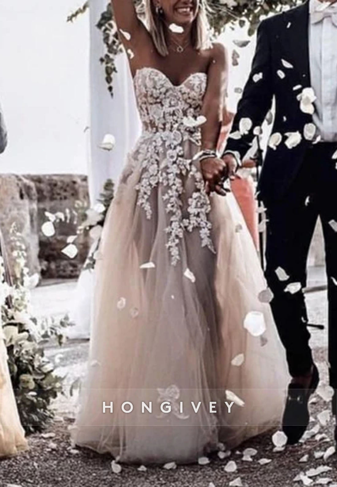 Tulle A-Line Strapless Court Train Lace Wedding Dresses with Appliques