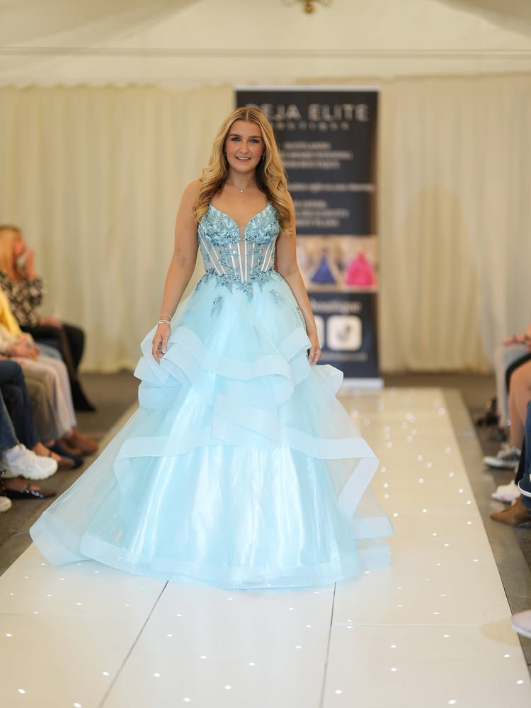 Spaghetti Straps Applique Sleeveless Tulle A-Line Prom Dress