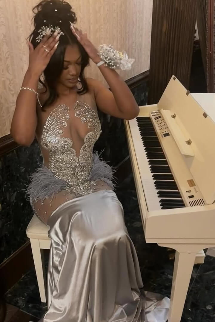 Modern Scoop Sleeveless Silver Prom Dress Mermaid Long With Beadings Feathers