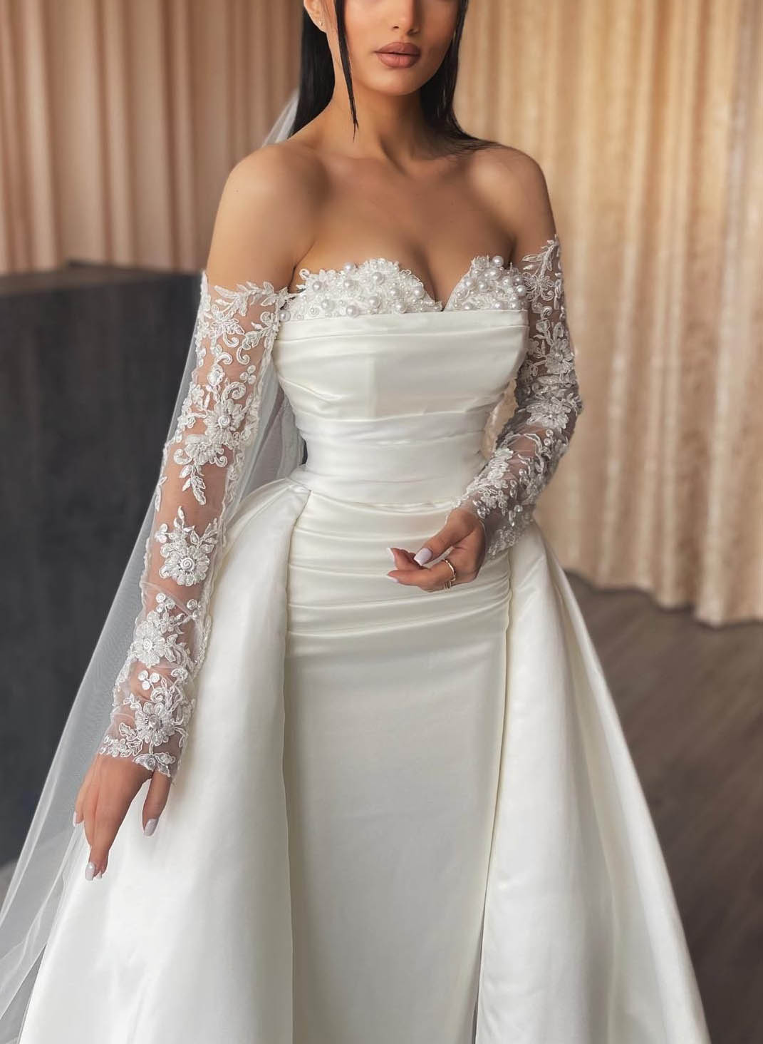 Elegant Sweetheart Detachable Train Lace Sleeves Wedding Dresses