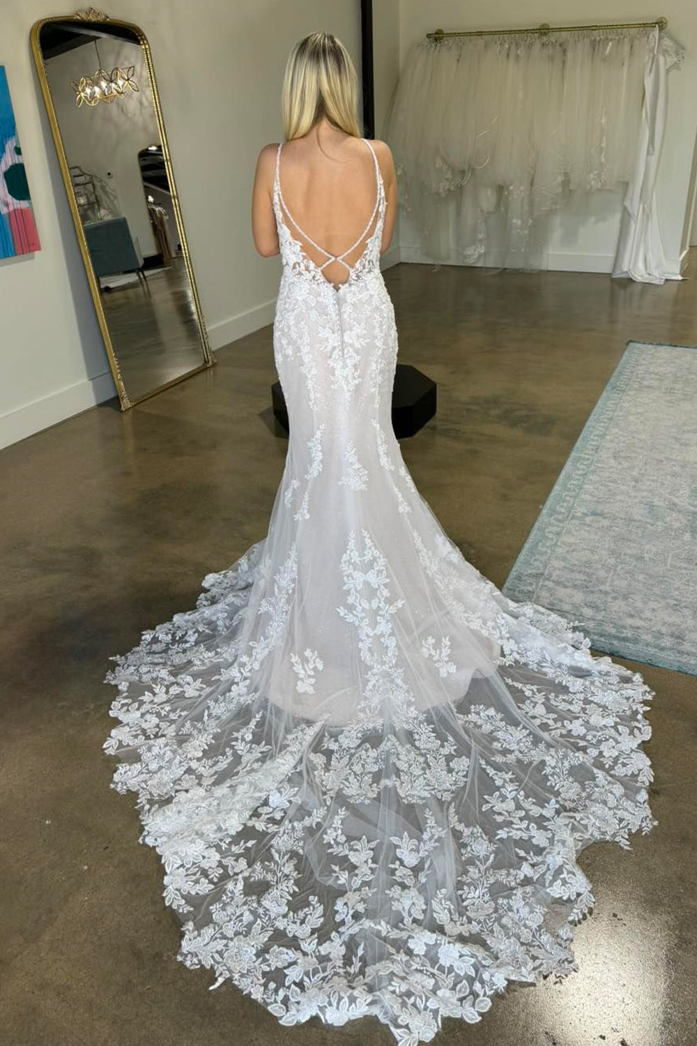 Romantic Mermaid V Neck Lace Wedding Dresses