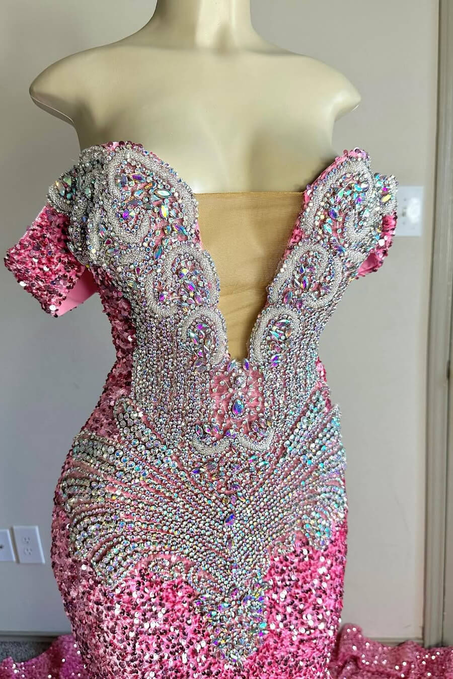 Gorgeous Pink Off-the-Shoulder Sequins Prom Dress Mermaid V-Neck With Beadings