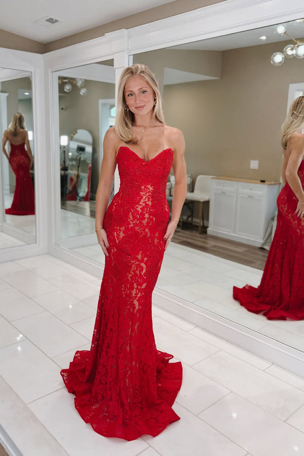 Charming Mermaid Sweetheart Neck Red Lace Long Prom Dress