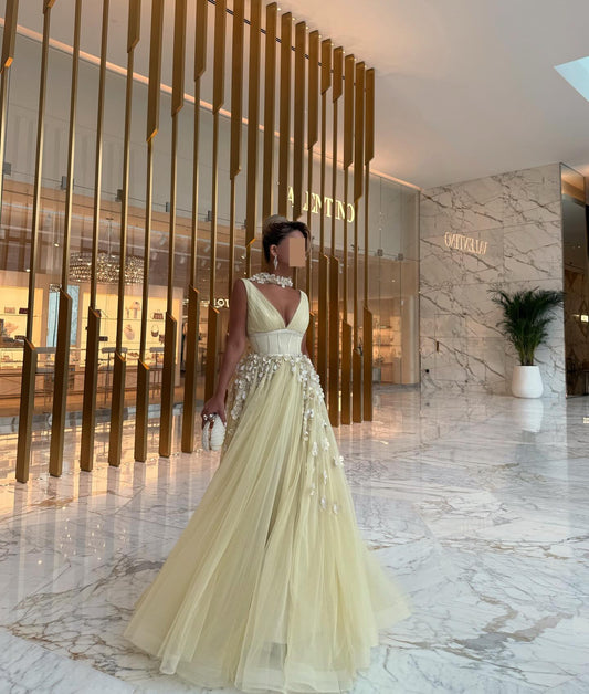 Exquisite V-Neck Sleevless Tulle A-Line Flowers Shawl Floor-Length Evening Dress