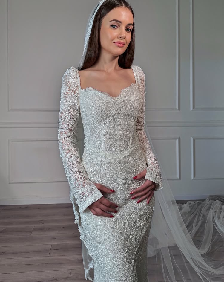 Elegant Lace Square Neck Long Sleeve Mermaid Floor-Length Wedding Dress