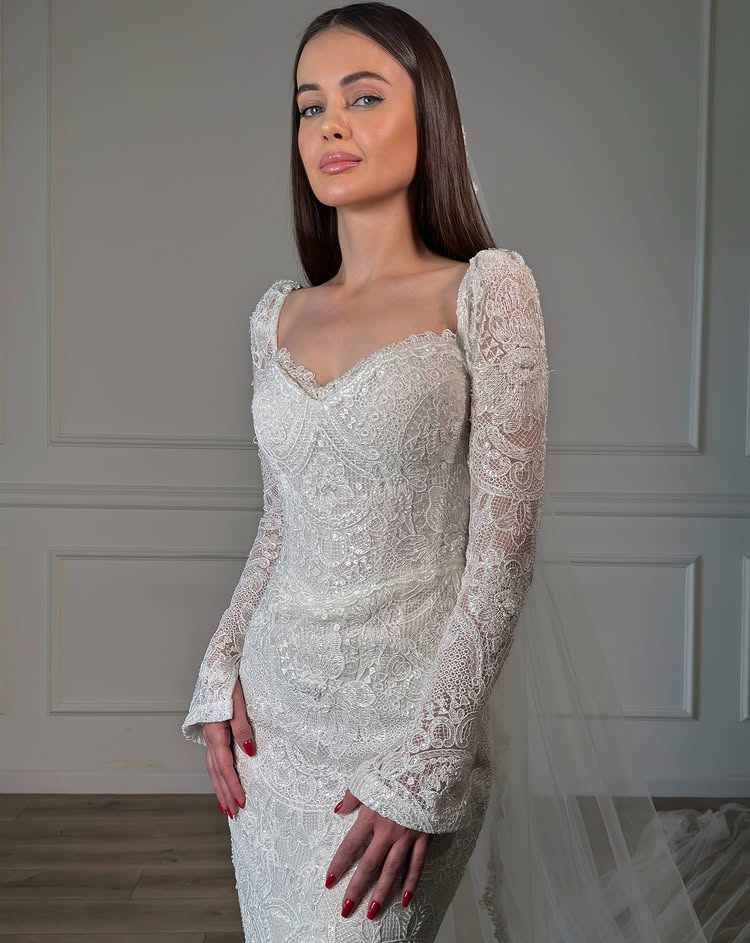 Elegant Lace Square Neck Long Sleeve Mermaid Floor-Length Wedding Dress