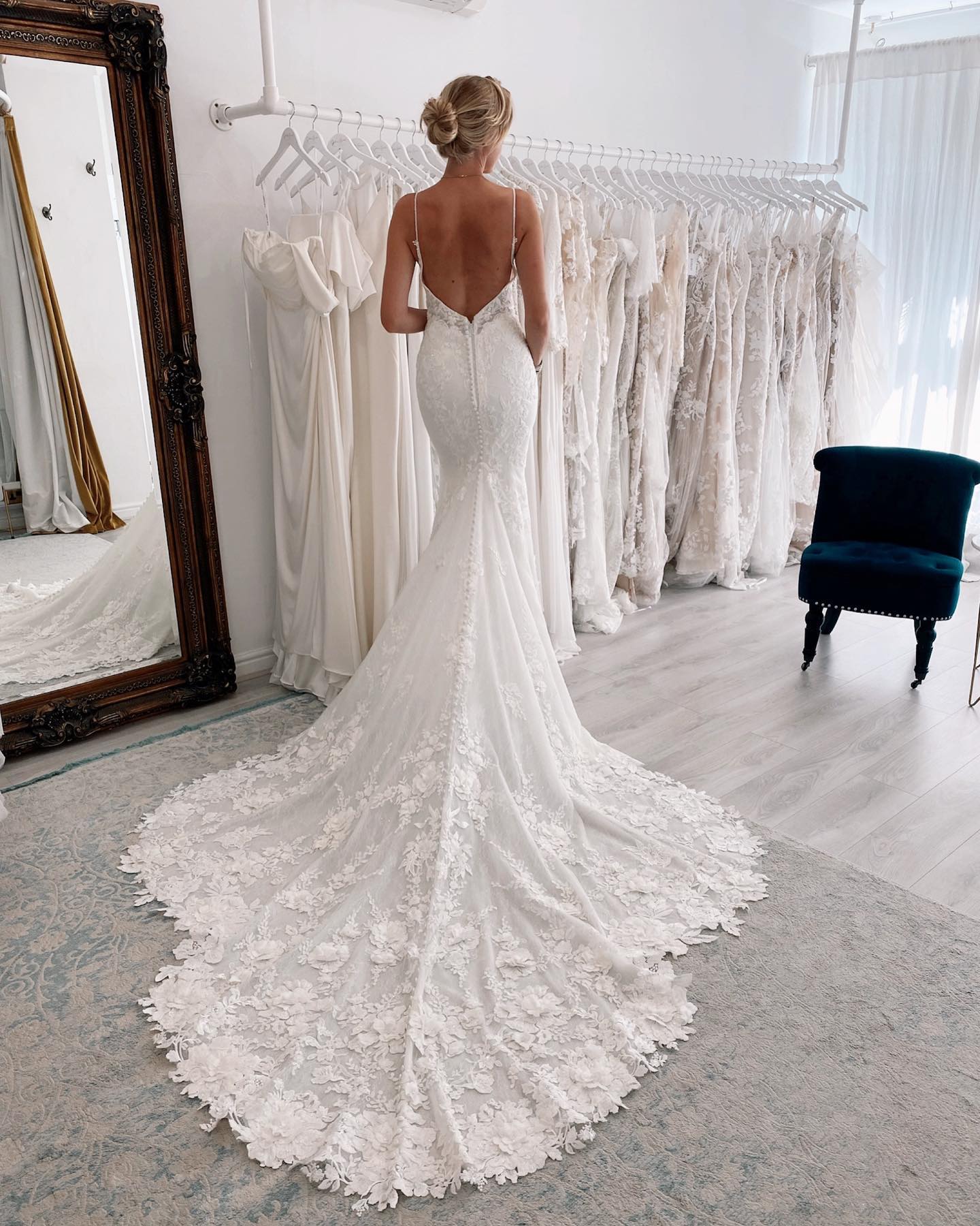 Sexy V-Neck Mermaid with Train Lace Applique Spaghetti Straps Wedding Dress