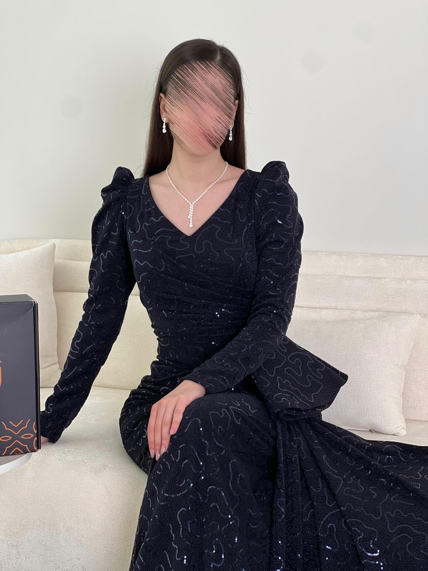 Elegant Sequins Sparkle V-Neck Long Sleeveless Mermaid Evening Dress