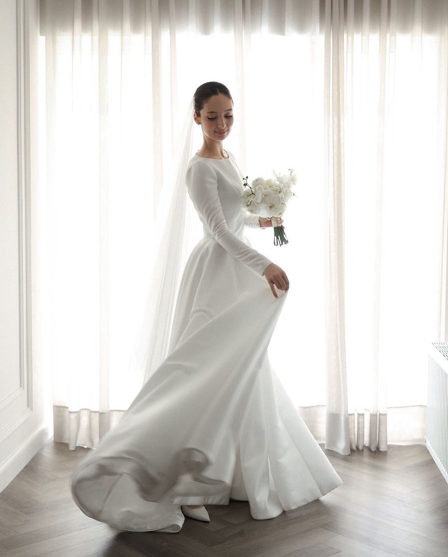 Elegant Long Sleeve A-Line Floor-Length Wedding Dress