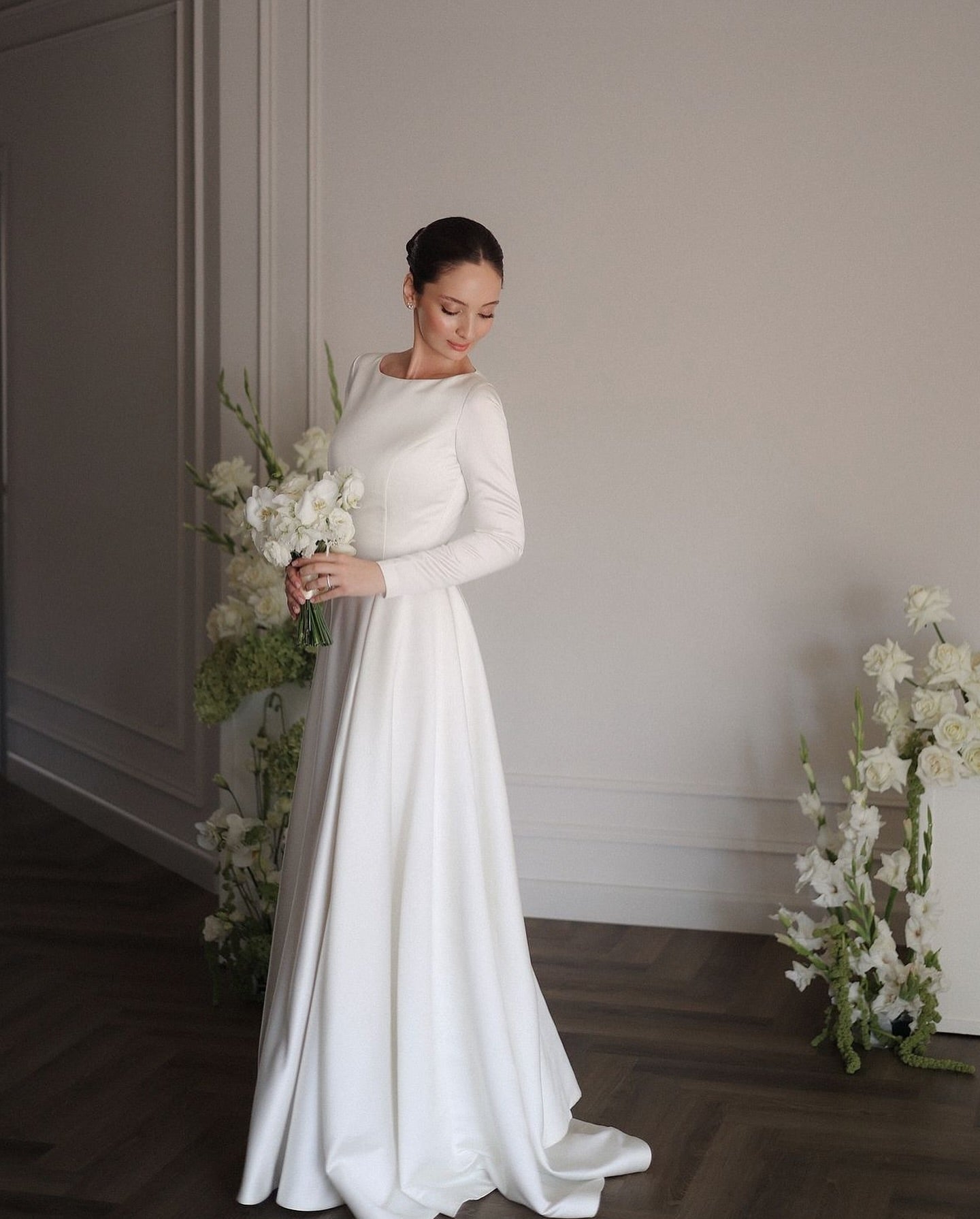 Elegant Long Sleeve A-Line Floor-Length Wedding Dress