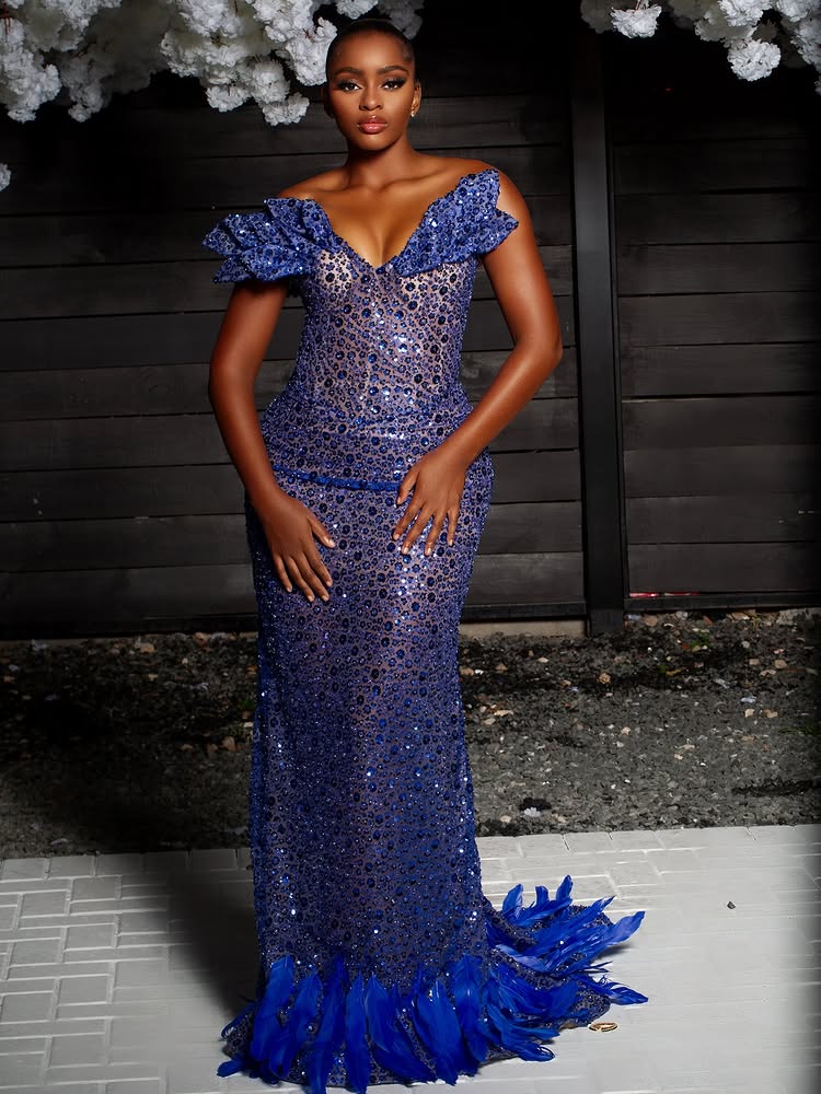 Sweetheart Sleeveless Beaded Sparkle Feather Prom Dress for Black Girl