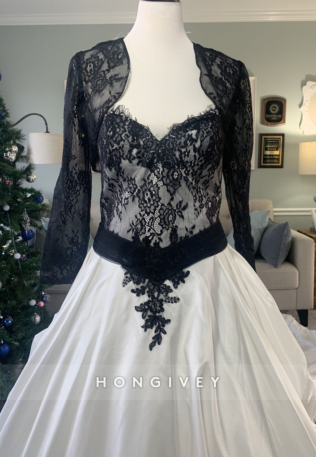 Medieval Black Lace Satin White Wedding Dress with Removable Skirt