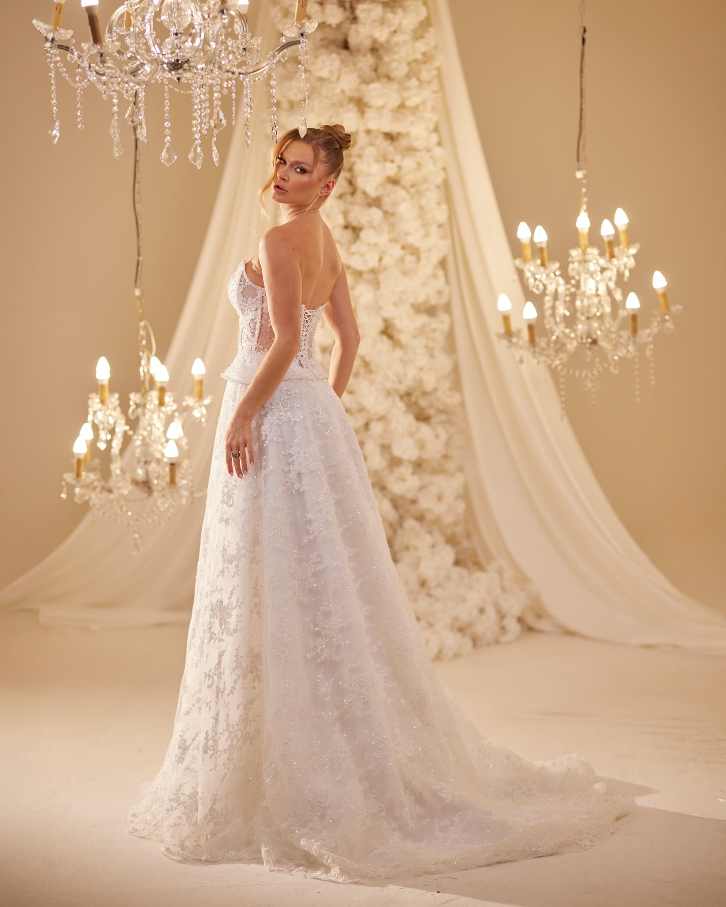 Exquisite Sweetheart Sheer Sleeveless Lace A-Line Floor-Length Wedding Dress