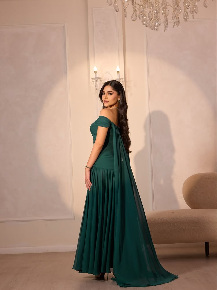 Off the Shoulder Green Sleeveless A-Line Sequins Applique Shawl Evening Dress