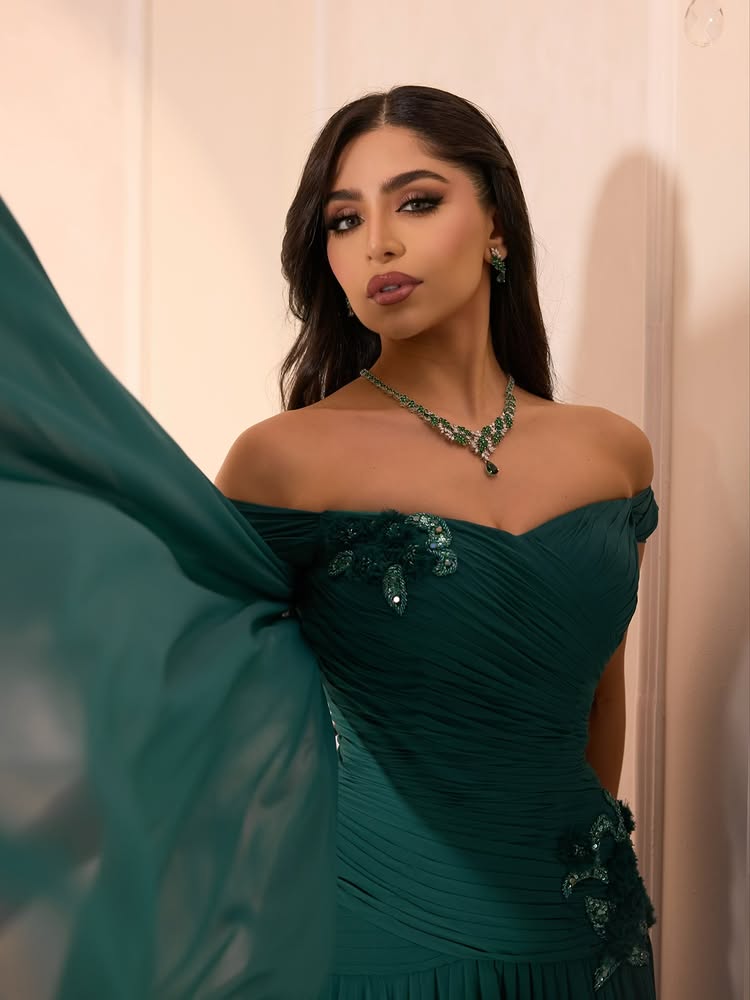 Off the Shoulder Green Sleeveless A-Line Sequins Applique Shawl Evening Dress