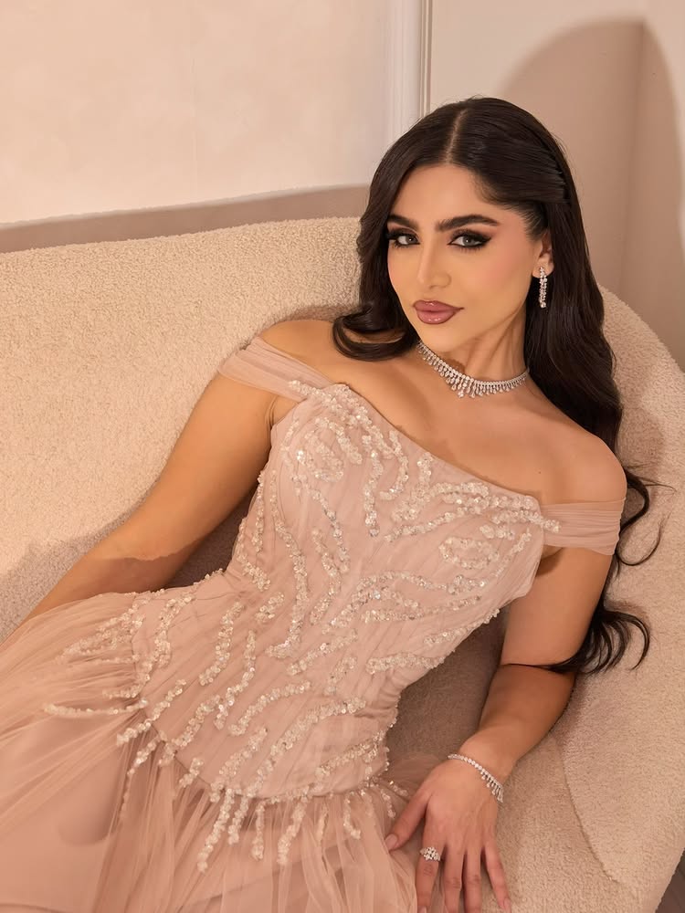 Off the Shoulder Sleeveless Sqeuins Tulle A-Line Evening Dress Floor-Length