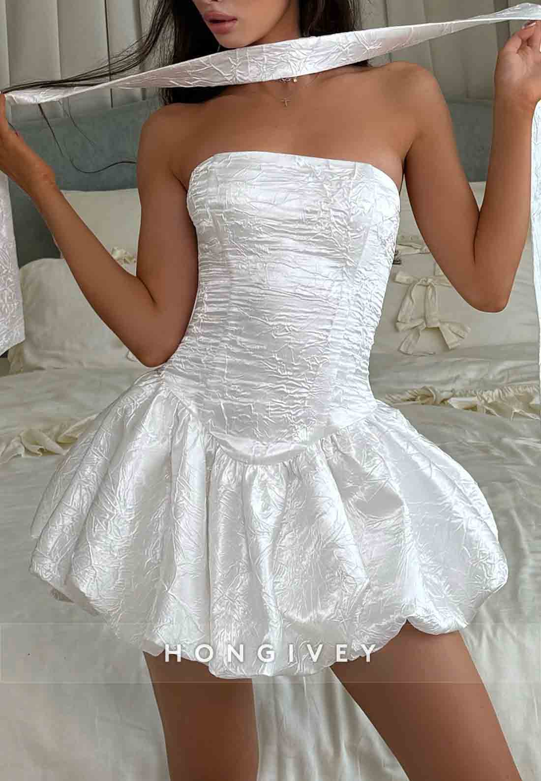 Simple Halter A-Line Strapless Pleated Sleeveless Short Homecoming Dresses