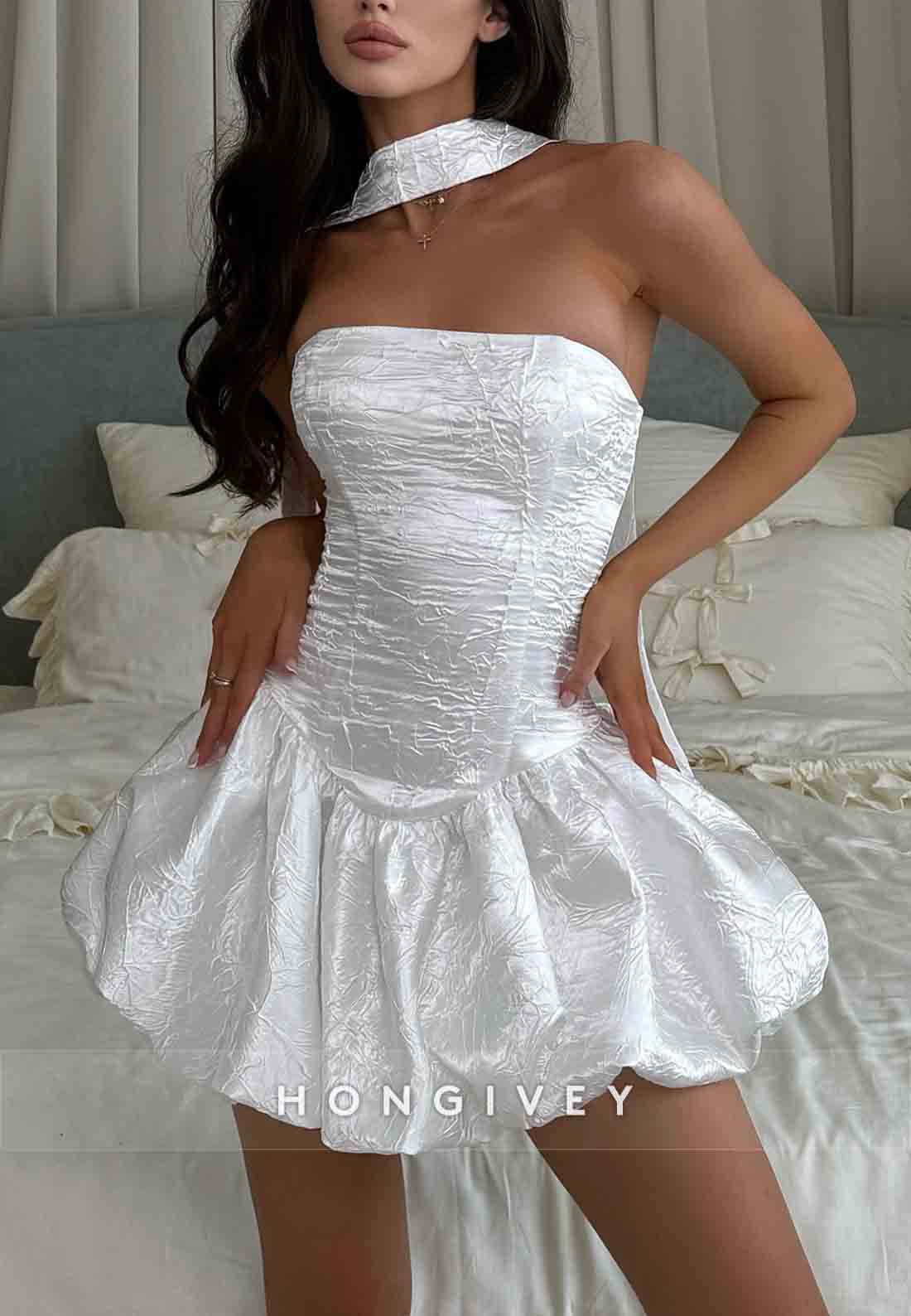 Simple Halter A-Line Strapless Pleated Sleeveless Short Homecoming Dresses