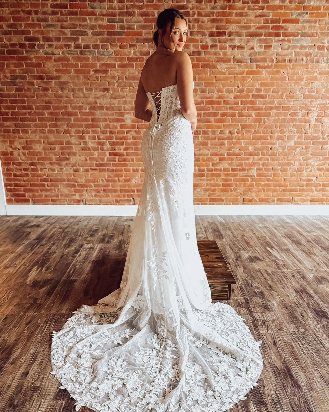 Women's Mermaid Lace Wedding Dresses Strapless Corset Beach Wedding Gowns